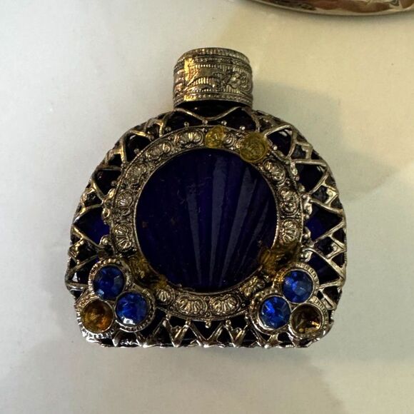 Beautiful antique cobalt blue glass perfume bottle, filigree casing gorgeous - Picture 2 of 5